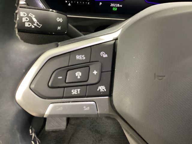 Certified 2023 Volkswagen Tiguan SE FWD image 21