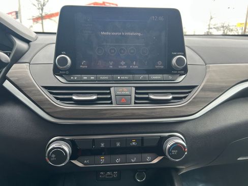 Used 2025 Nissan Altima 2.5 SV image 17