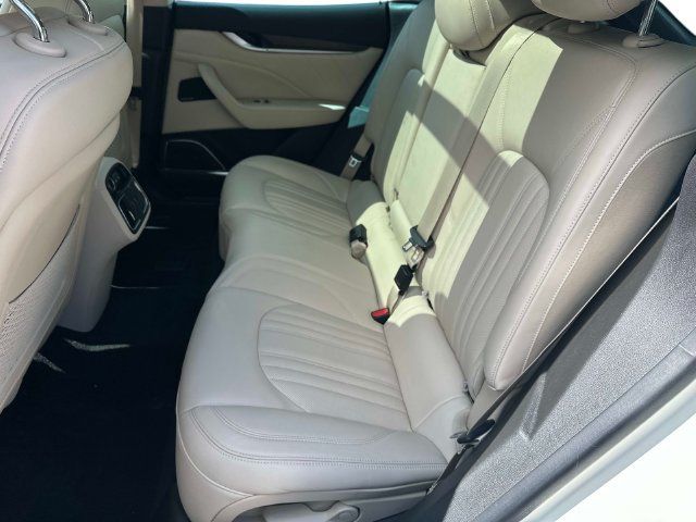 Used 2021 Maserati Levante GranLusso AWD/4WD image 10