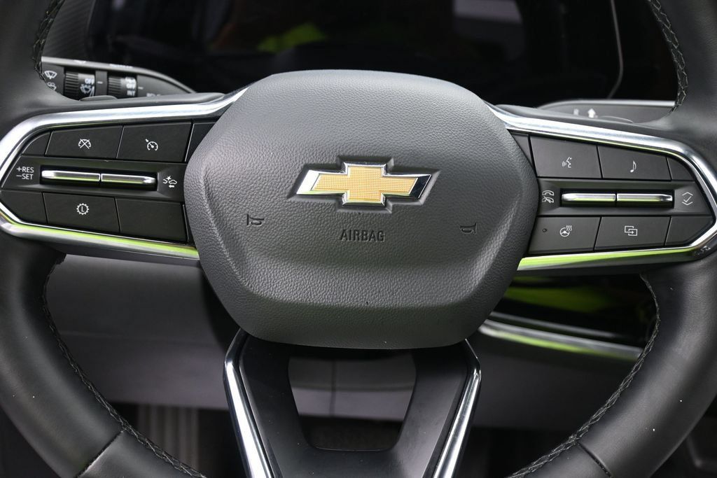Used 2026 Chevrolet Equinox LT AWD/4WD image 12