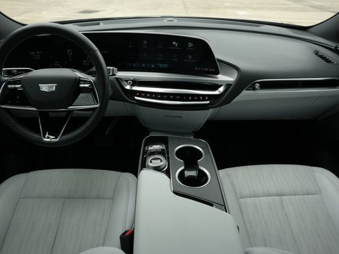 Certified 2024 Cadillac Lyriq Luxury RWD image 8