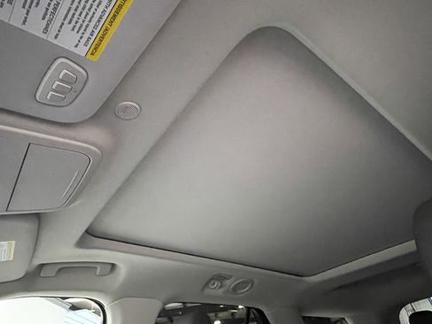 Used 2025 Ford Explorer Active w/ Active Comfort Package image 7