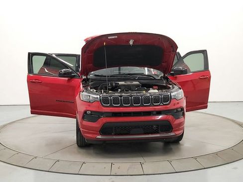 Used 2024 Jeep Compass Limited w/ High Altitude Package image 10