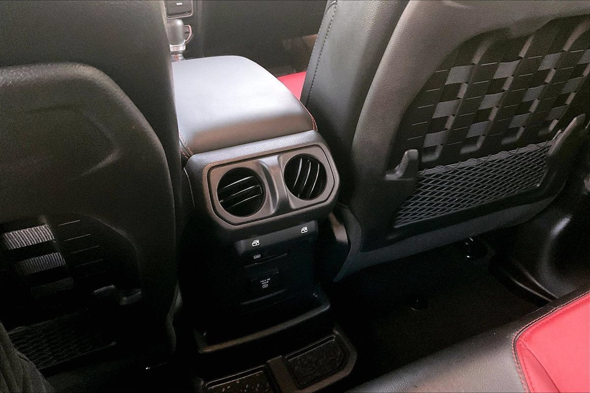 Used 2023 Jeep Wrangler Unlimited Rubicon 4xe AWD/4WD image 20