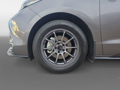 Used 2024 Toyota Sienna Platinum image 15