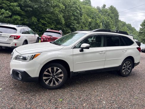 Used 2016 Subaru Outback 3.6R Limited AWD/4WD image 2