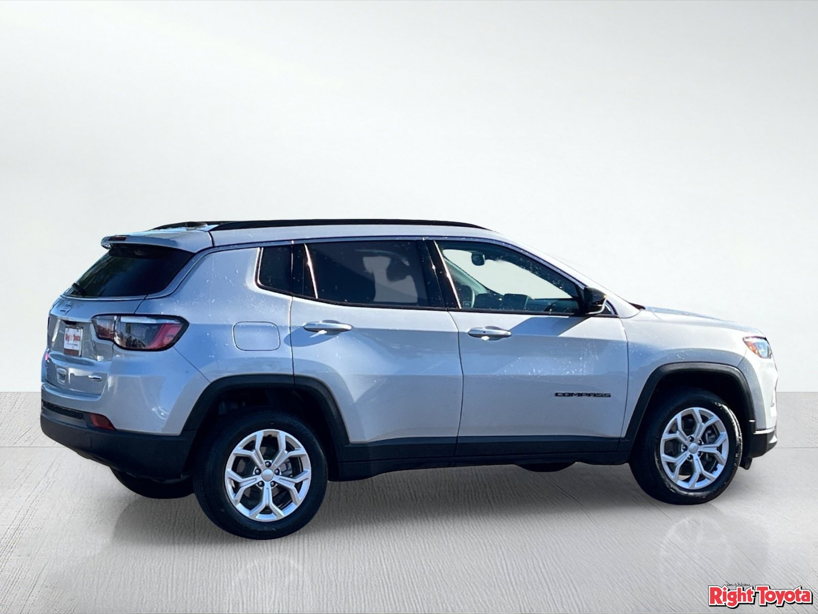 Used 2024 Jeep Compass Latitude AWD/4WD image 5