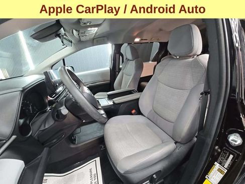 Used 2025 Toyota Sienna LE FWD image 5