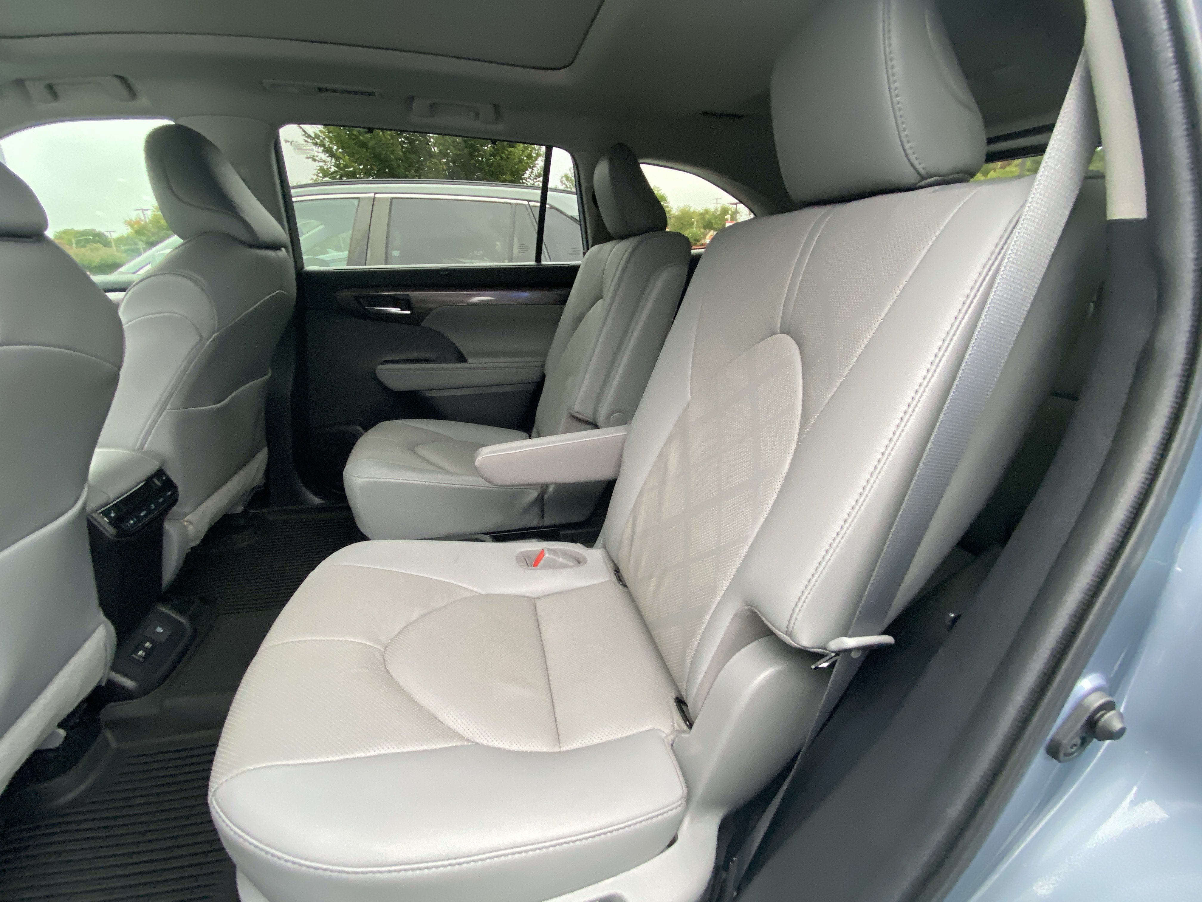 Certified 2021 Toyota Highlander Platinum AWD/4WD image 50