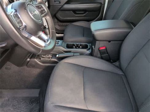 Used 2020 Jeep Wrangler Unlimited Sahara w/ Safety Group image 17