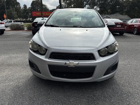Used 2015 Chevrolet Sonic LT image 9