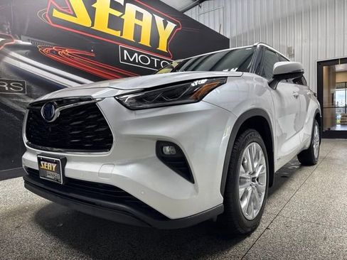 Used 2022 Toyota Highlander Limited AWD/4WD image 2