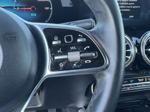 Used 2023 Mercedes-Benz EQB 300 4MATIC image 25