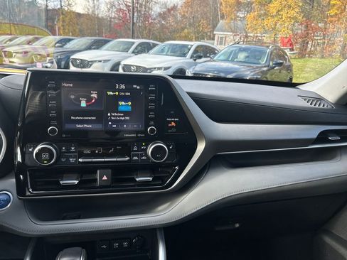 Used 2020 Toyota Highlander XLE image 38