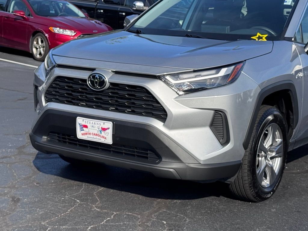Used 2024 Toyota RAV4 XLE FWD image 33