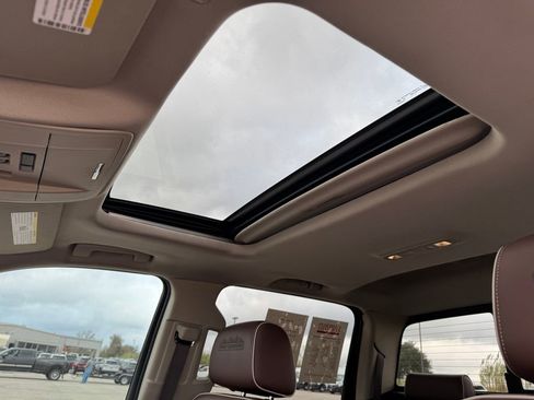 Used 2018 Chevrolet Silverado 1500 High Country image 17