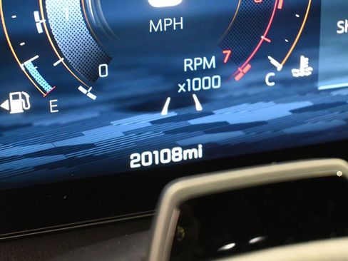 Used 2024 Chevrolet Traverse LT w/ Enhanced Driving Package AWD/4WD image 3