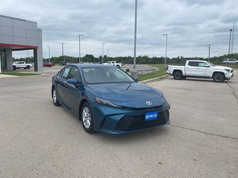 Used 2026 Toyota Camry LE w/ Convenience Package FWD image 5