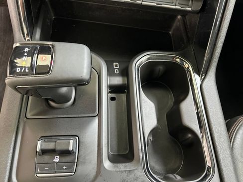 Used 2023 GMC Sierra 1500 AT4 w/ AT4 Premium Package AWD/4WD image 18