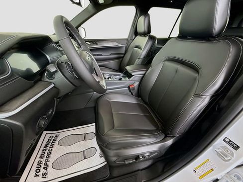 New 2025 Jeep Grand Cherokee Limited w/ Black Appearance Package image 20