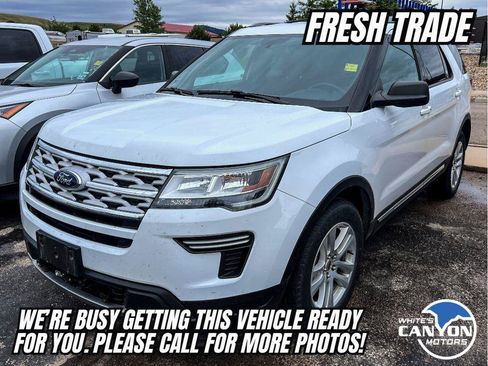 Used 2018 Ford Explorer XLT AWD/4WD image 4