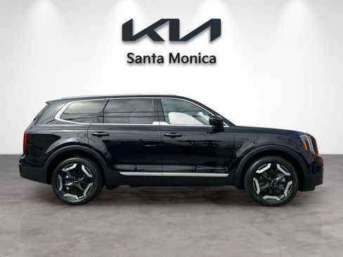 Certified 2025 Kia Telluride S FWD image 8