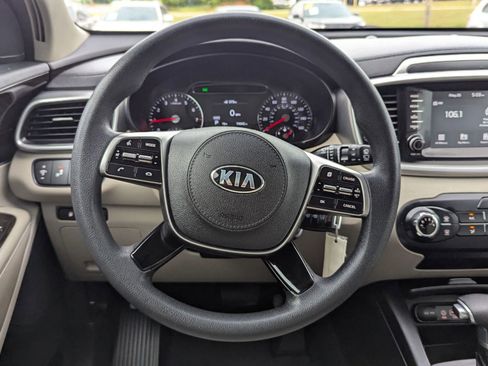 Used 2019 Kia Sorento FWD image 17