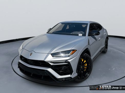 Used 2022 Lamborghini Urus AWD/4WD image 1