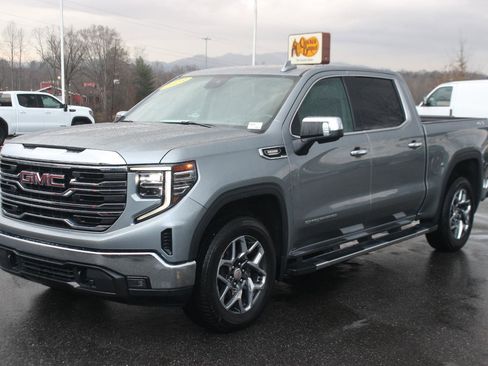 Used 2023 GMC Sierra 1500 SLT image 3
