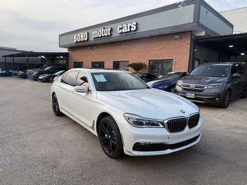 Used 2018 BMW 750i xDrive image 3