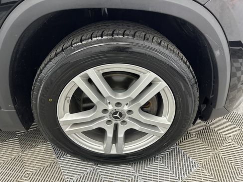 Used 2023 Mercedes-Benz GLA 250 4MATIC w/ Premium Package image 13