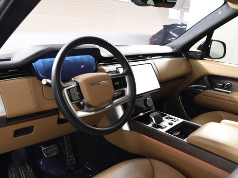 Used 2023 Land Rover Range Rover Long Wheelbase SE image 12