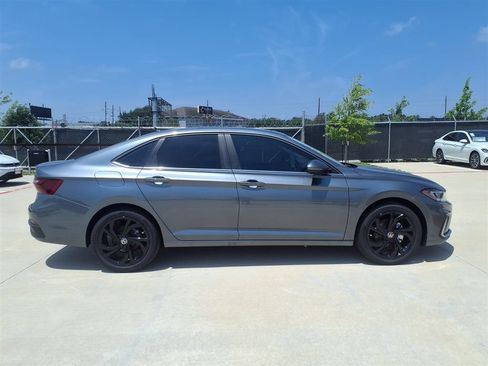 New 2026 Volkswagen Jetta SE FWD image 2