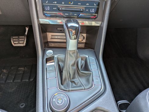 Used 2024 Volkswagen Tiguan SE R-Line AWD/4WD image 29