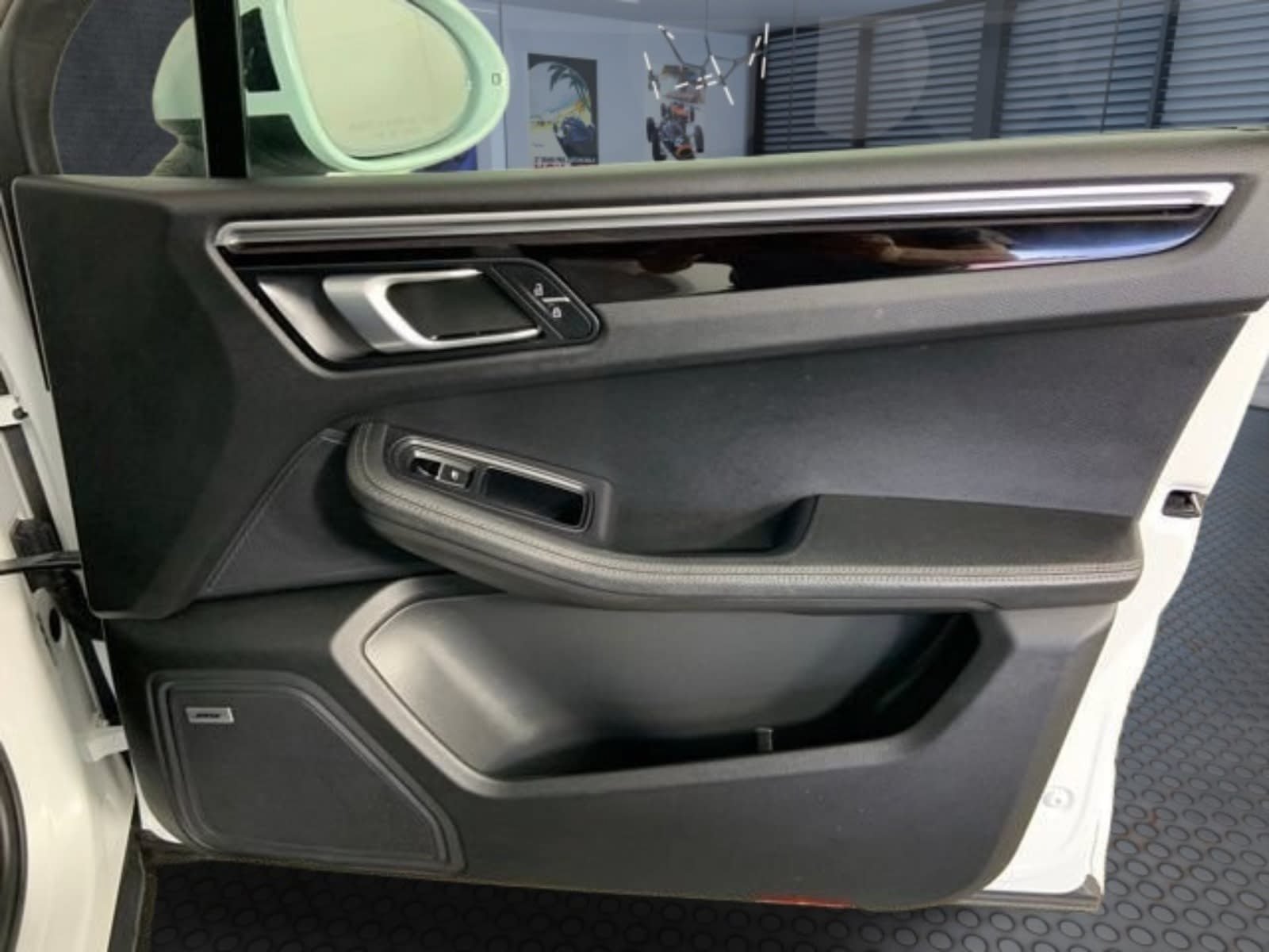 Used 2019 Porsche Macan AWD/4WD image 15