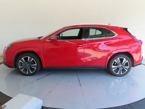 Used 2024 Lexus UX 250h AWD w/ Premium Package image 7