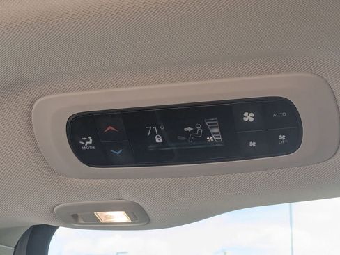 Used 2023 Chrysler Pacifica Limited image 29