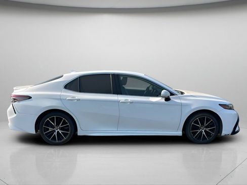 Used 2024 Toyota Camry SE FWD image 5