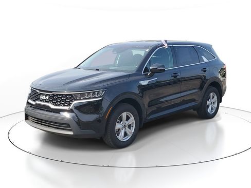 Certified 2023 Kia Sorento LX AWD/4WD image 2