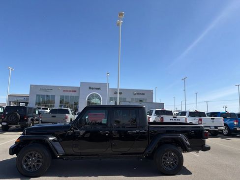 Used 2024 Jeep Gladiator Sport AWD/4WD image 5