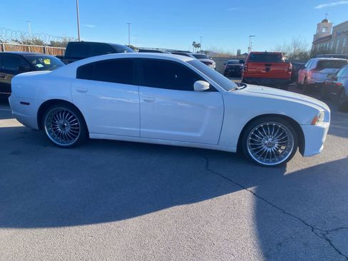 Used 2014 Dodge Charger SXT image 4