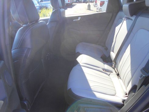 Used 2025 Ford Escape SE w/ PHEV Premium Package image 7