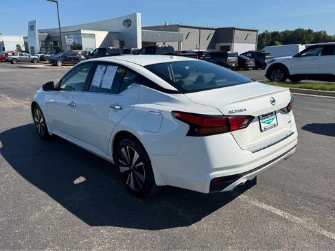 Used 2022 Nissan Altima 2.5 SV w/ SV Premium Package AWD/4WD image 6
