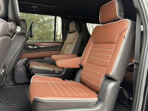 Used 2023 GMC Yukon XL Denali Ultimate image 12