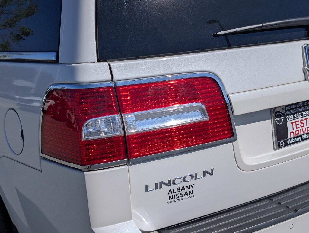Used 2014 Lincoln Navigator 2WD image 11