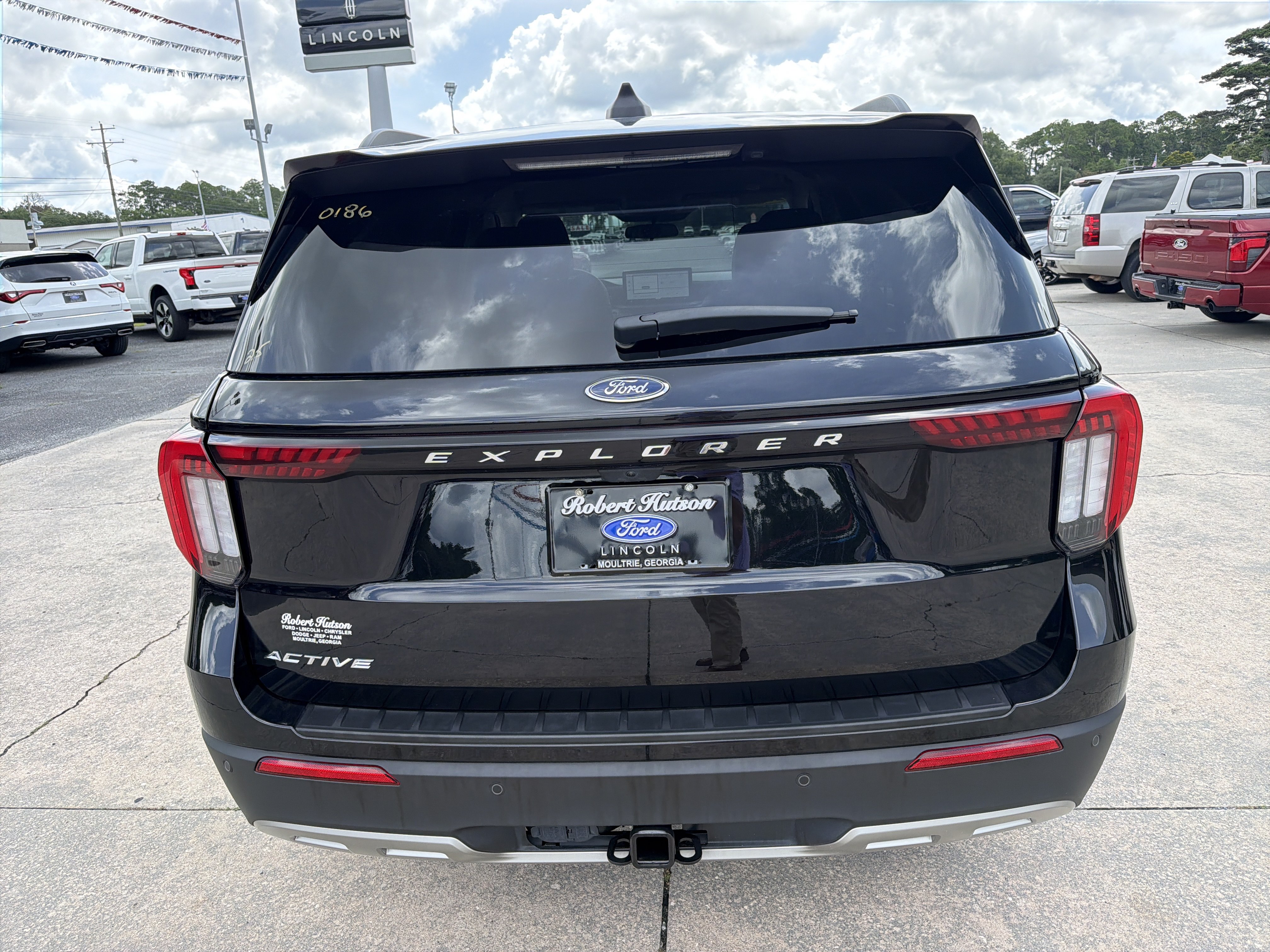 Used 2025 Ford Explorer Active w/ Active Comfort Package RWD image 7