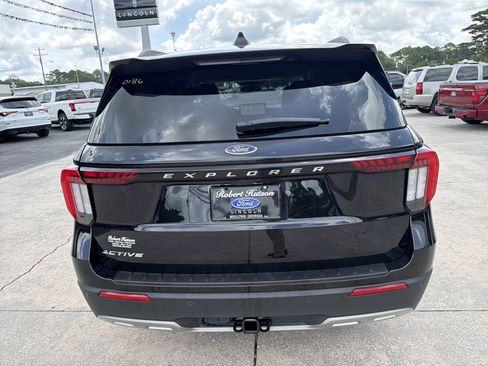 Used 2025 Ford Explorer Active w/ Active Comfort Package RWD image 7
