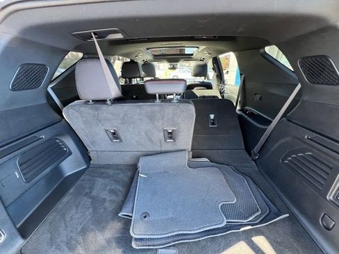 Used 2025 Chevrolet Traverse RS image 51
