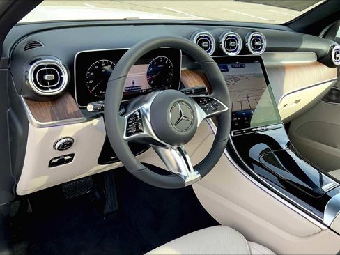 Certified 2025 Mercedes-Benz GLC 300 4MATIC image 9