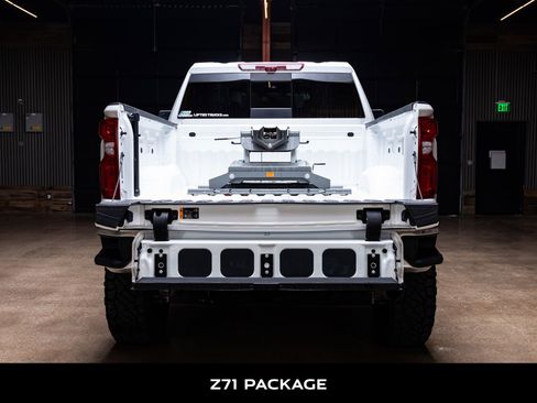 Used 2022 Chevrolet Silverado 2500 LTZ w/ LTZ Plus Package image 9